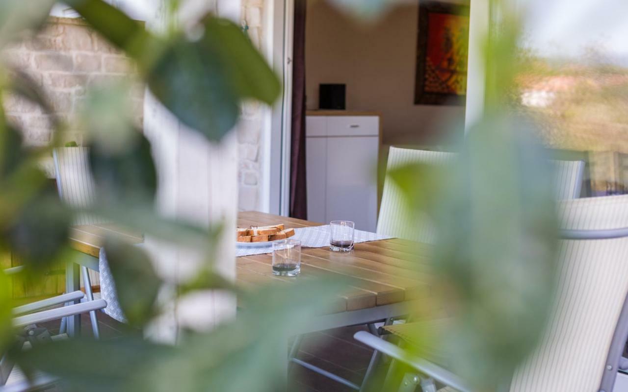 Apartment Trava Klimno Eksteriør bilde